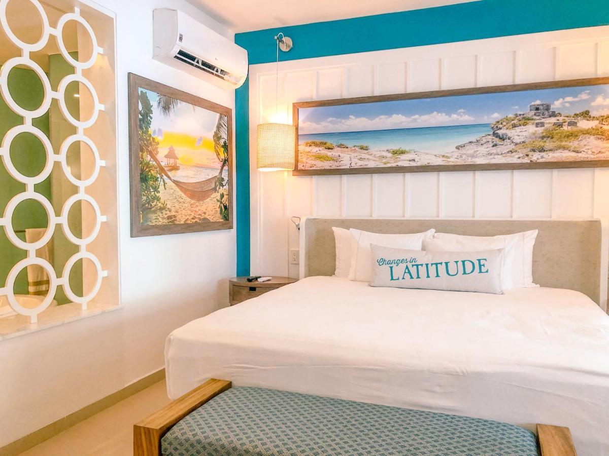 Swim Up Paradise Junior Suite