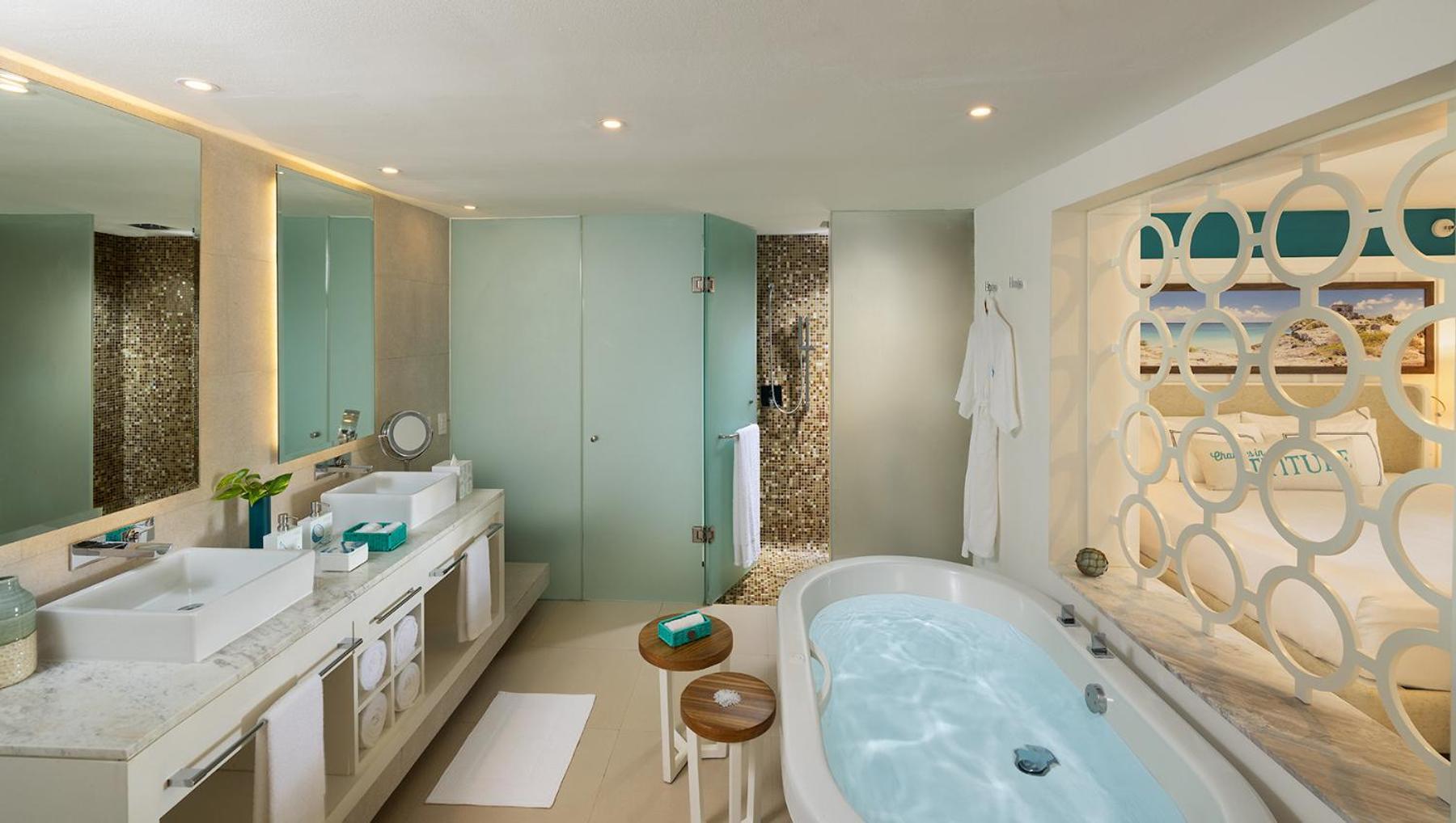 Paradise Chill Out Swim Up Suite